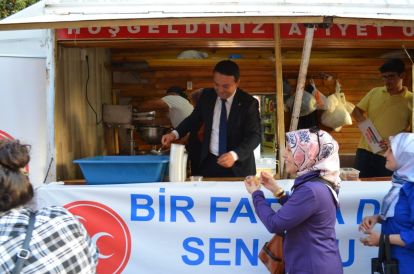 MHP VE ÜLKÜ OCAKLARINDAN ZAFER BAYRAMI HASSASİYETİ