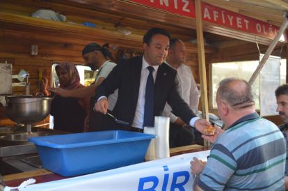 MHP VE ÜLKÜ OCAKLARINDAN ZAFER BAYRAMI HASSASİYETİ