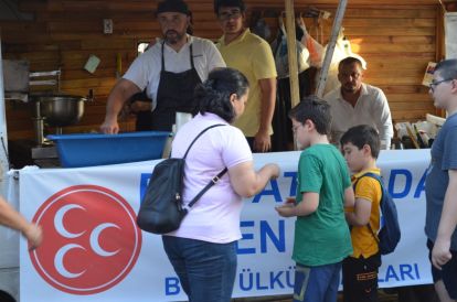MHP VE ÜLKÜ OCAKLARINDAN ZAFER BAYRAMI HASSASİYETİ