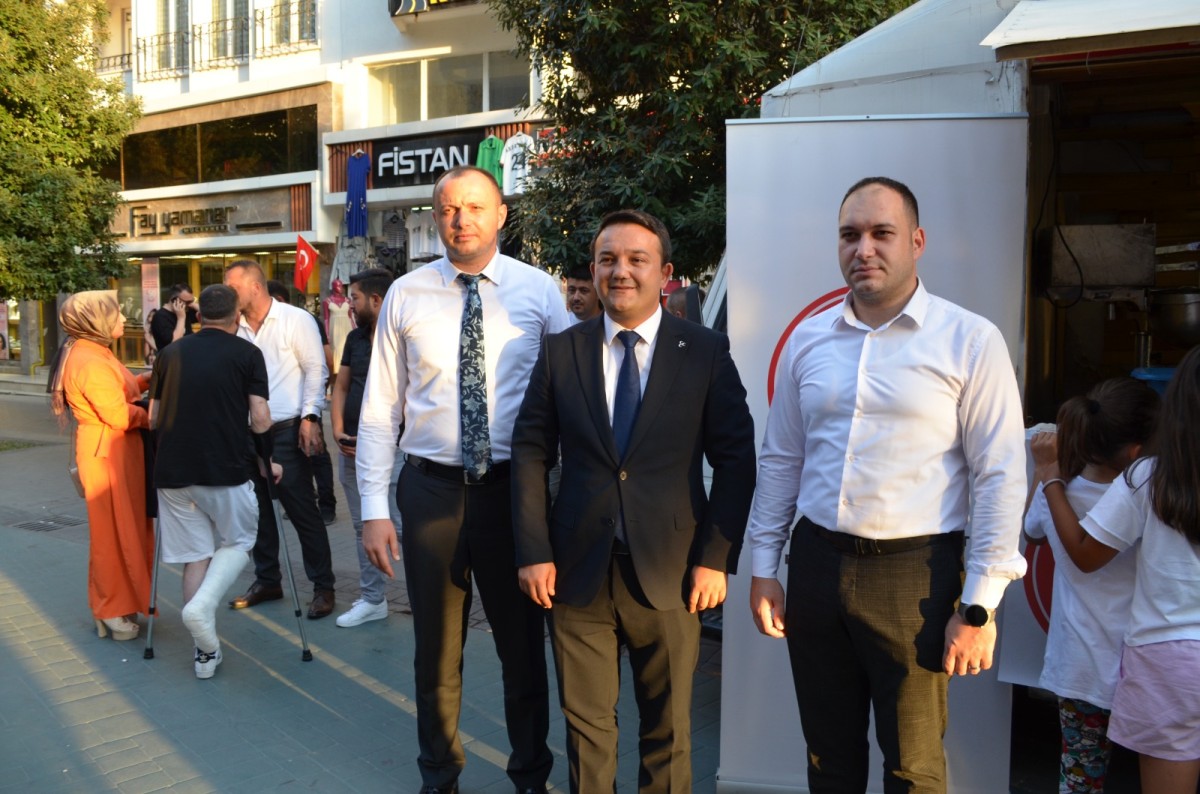MHP VE ÜLKÜ OCAKLARINDAN ZAFER BAYRAMI HASSASİYETİ