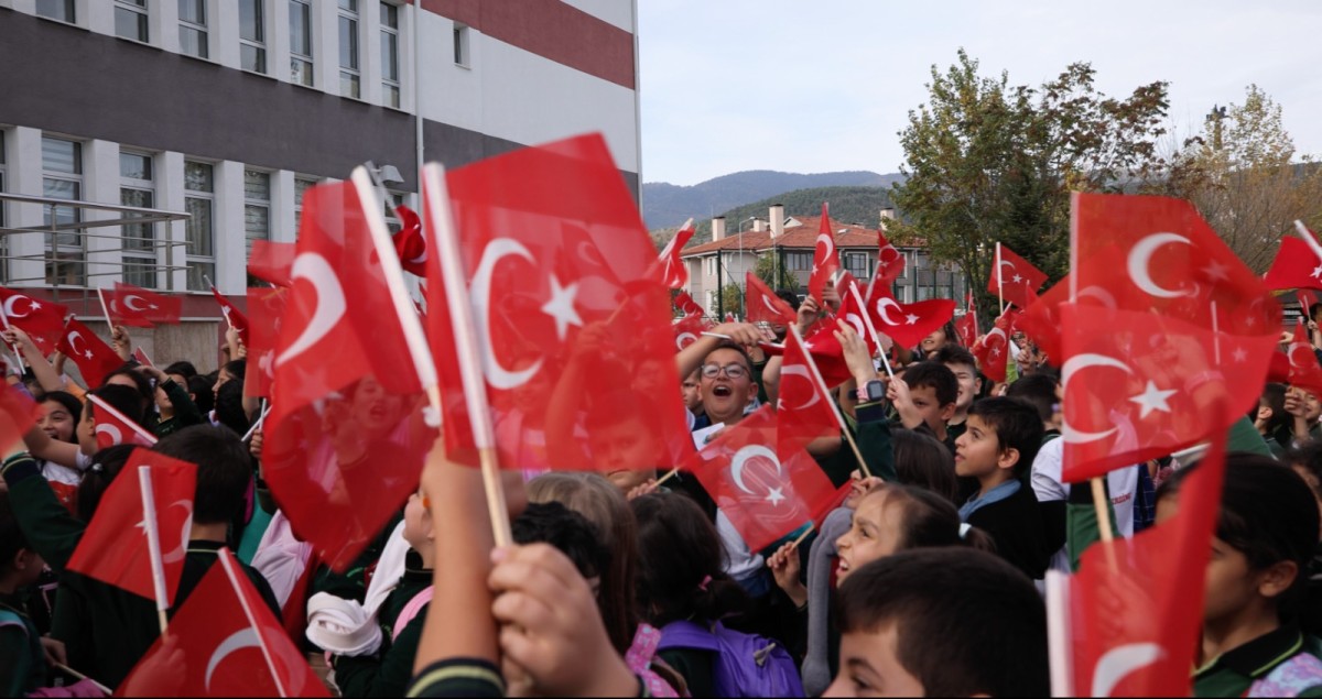 BAYRAMI BAYRAM GİBİ YAŞAYANLARDA, YAŞATANLARDA BUGÜN