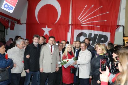 BAŞKAN TANJU ÖZCAN'I BOLU'DA PARTİLİLER KARŞILADI