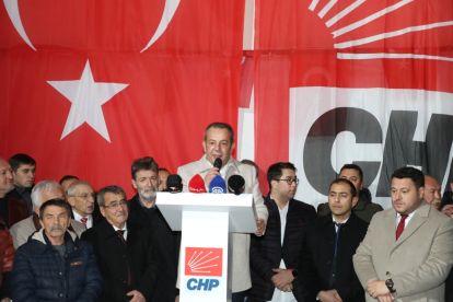 BAŞKAN TANJU ÖZCAN'I BOLU'DA PARTİLİLER KARŞILADI