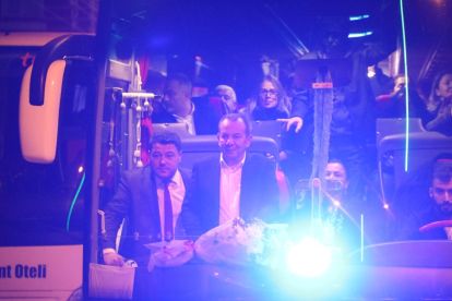 BAŞKAN TANJU ÖZCAN'I BOLU'DA PARTİLİLER KARŞILADI