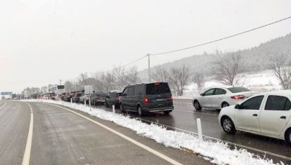 BOLU KARABÜK YOLUNDA ULAŞIM DURMA NOKTASINDA