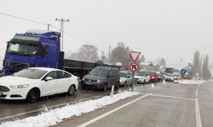 BOLU KARABÜK YOLUNDA ULAŞIM DURMA NOKTASINDA