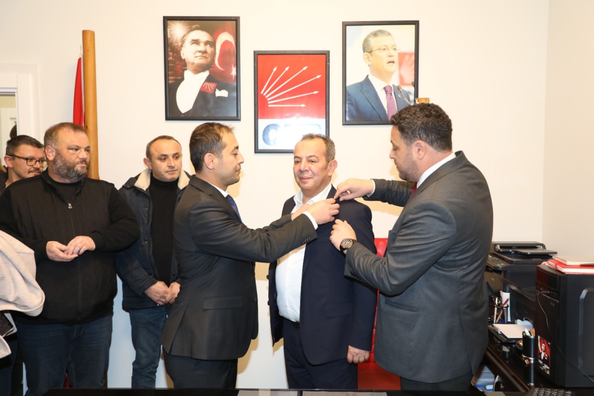 BAŞKAN TANJU ÖZCAN'I BOLU'DA PARTİLİLER KARŞILADI