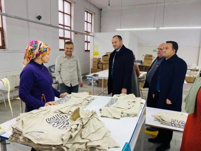 SİZ ÖYLE OTURUN, ADAMLAR SANDIĞIN DİBİNE İNMİŞLER