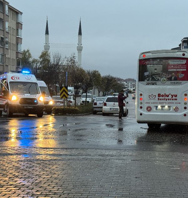 ÖZEL HALK OTOBÜSÜ İLE KAMYONET ÇARPIŞTI