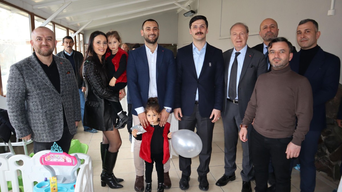 "NEREYE BAKARSANIZ MUHAMMED HOCA ORADA"