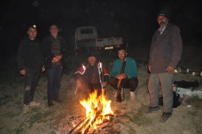 BOLULU ÇİFTÇİLERİN DOMUZ NÖBETİ BAŞLADI
