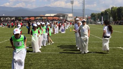 ÇOCUKLAR GELENEKSEL OYUNLARLA DOYASIYA EĞLENDİ