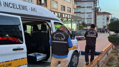 YAŞLI ADAM HAVADA TAKLA ATARAK YOLA SAVRULMUŞ