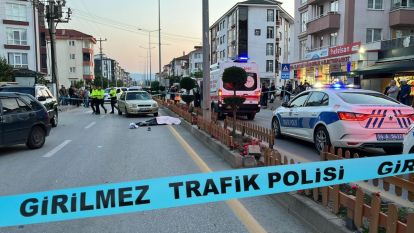 YAŞLI ADAM HAVADA TAKLA ATARAK YOLA SAVRULMUŞ