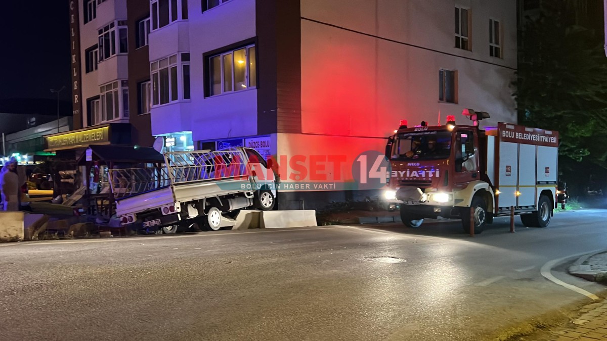 BOLU'DA GECENİN 2. KAZA HABERİ. VİRAJI ALAMADI DÜKKANA DALDI