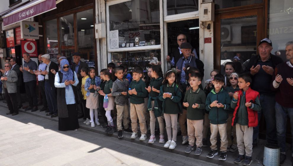 MUDURNU'DA ESNAF DUASINA MİNİKLERDE KATILDI