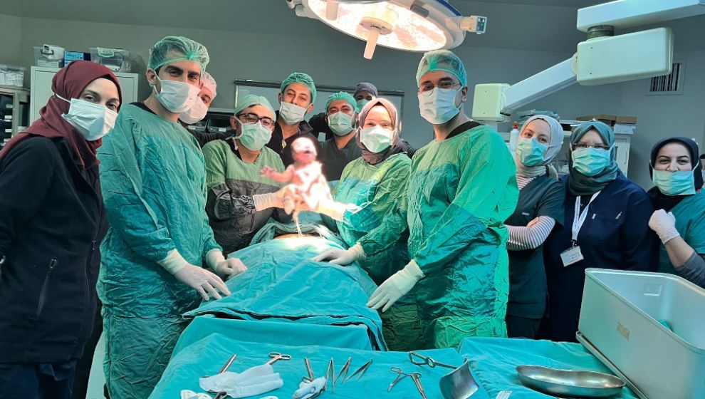 YENİ YILIN İLK BEBEĞİ 00.01'DE DÜNYAYA MERHABA DEDİ