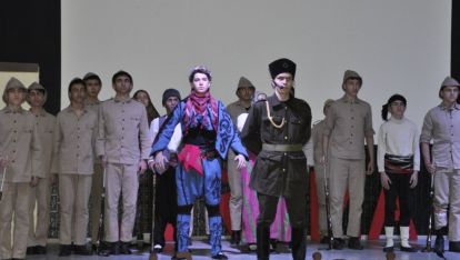 “AKİFLE İSTİKLAL YOLUNDA” PROGRAMI DUYGU DOLU ANLAR YAŞATTI