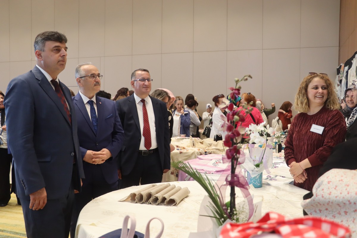 EL EMEĞİ GÖZ NURU ESERLER GÖRÜCÜYE ÇIKTI