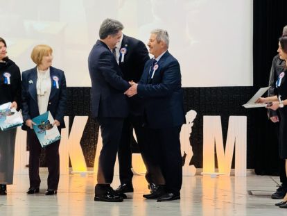 HİZMET ŞEREF BELGESİNİ VEKİL OĞLUNDAN ALDI