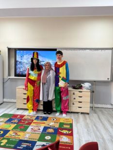 TURGUT ÖZAL ANADOLU LİSELİ GENÇLER MİNİK YÜREKLERE DOKUNDU