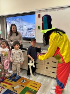 TURGUT ÖZAL ANADOLU LİSELİ GENÇLER MİNİK YÜREKLERE DOKUNDU