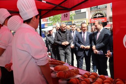 İZZET BAYSAL ŞÜKRAN GÜNLERİ'NDE EĞİTİM STANTLARINA YOĞUN İLGİ