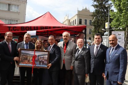 İZZET BAYSAL ŞÜKRAN GÜNLERİ'NDE EĞİTİM STANTLARINA YOĞUN İLGİ